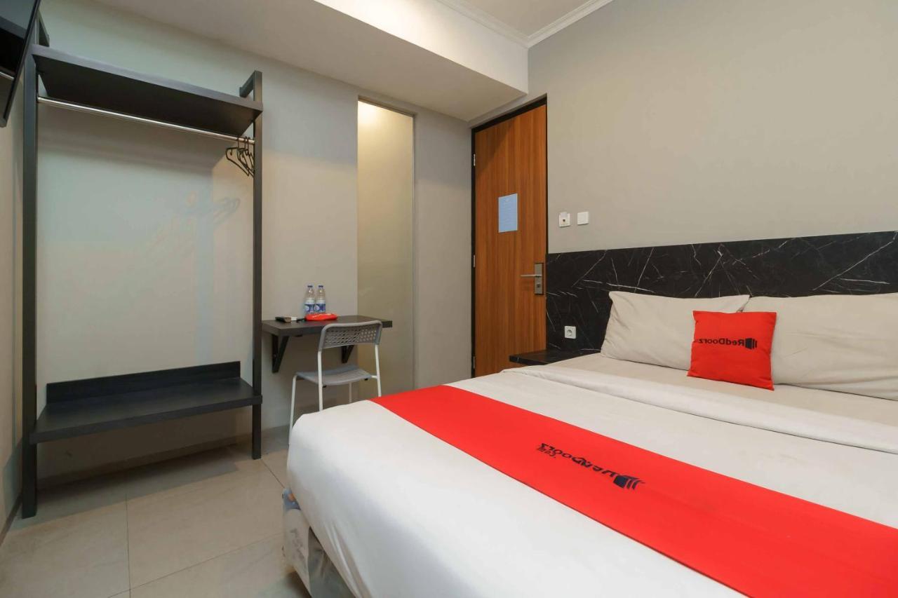 Reddoorz Plus Near Radio Dalam 3 Jakarta Exterior foto